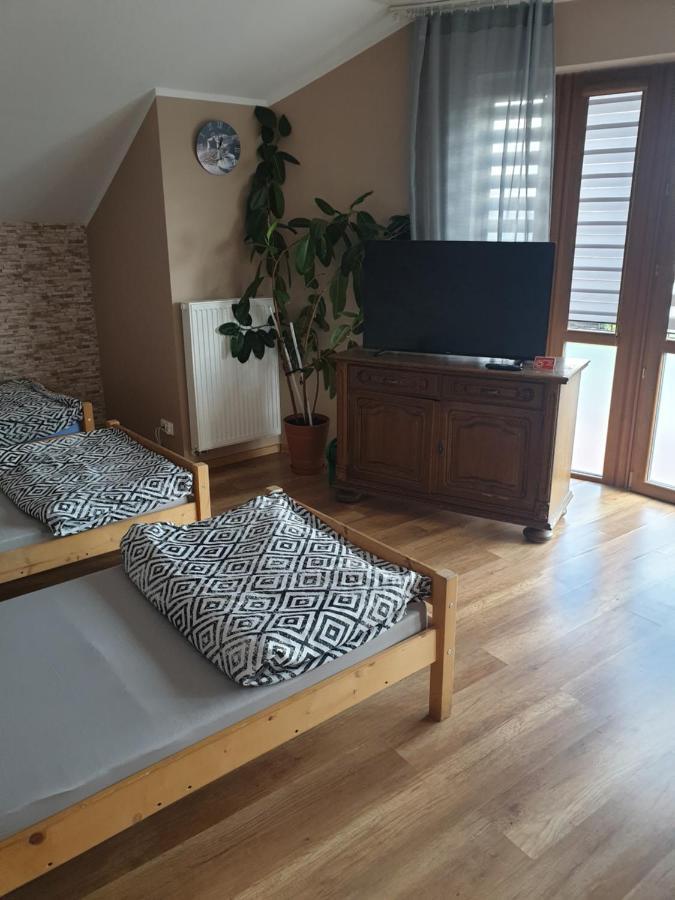 Aris Pokoje Goscinne Wojnicz Exterior foto